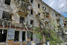 Херсон під обстрілом: російські війська атакували будинок, серед постраждалих підліток