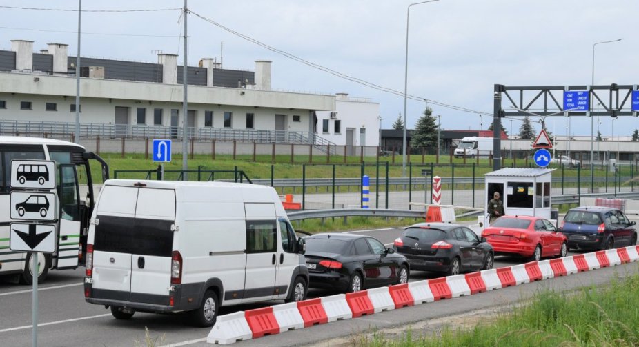 Польща проводить технічні роботи: українці просять врахувати затримки на кордоні