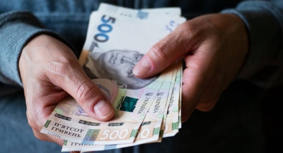 Кабмін збільшив удвічі оклади працівникам податкової: Гетманцев пояснив причину
