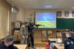 Українські школярі 10-11 класів тепер вивчатимуть озброєння і військову техніку, - Міносвіти