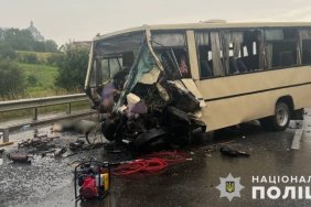 Аварія у Львівській області: 4 загиблих і 7 постраждалих унаслідок зіткнення автобуса та автопоїзда