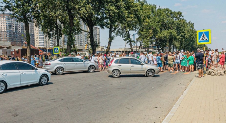 Протест у Краснодарі: місцеві жителі вимагають відновлення подачі води і світла