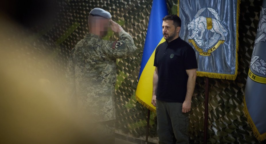 Зеленський прибув під Вовчанськ і нагородив службовців Сил спецоперацій