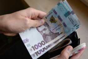 Кабмін пропонує заморозити мінімальну зарплату і прожитковий мінімум до 2027 року