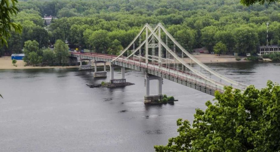 У Києві обірвався трос атракціону: рятувальники шукають хлопця в річці (ОНОВЛЕНО)