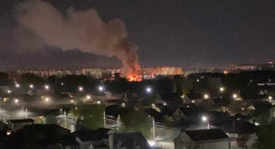 Воронеж під атаками дронів: уламки пошкодили багатоповерхівки та авто