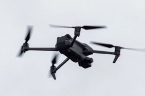 Росіяни атакували дроном автобус із людьми на Харківщині: поранено шістьох людей