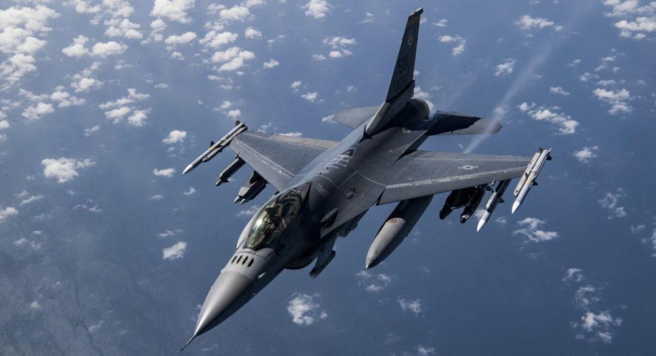 Перші F-16 в Україні: як нові літаки вплинуть на оборону