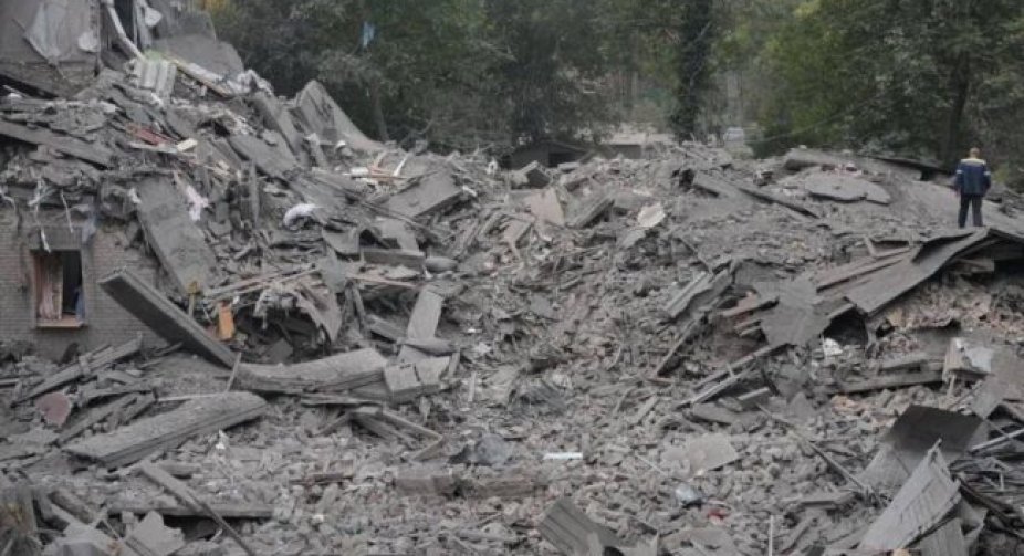 Death toll rises after Russian attack on a five-story building in Zaporizhzhia, fate of 12 people remains unknown