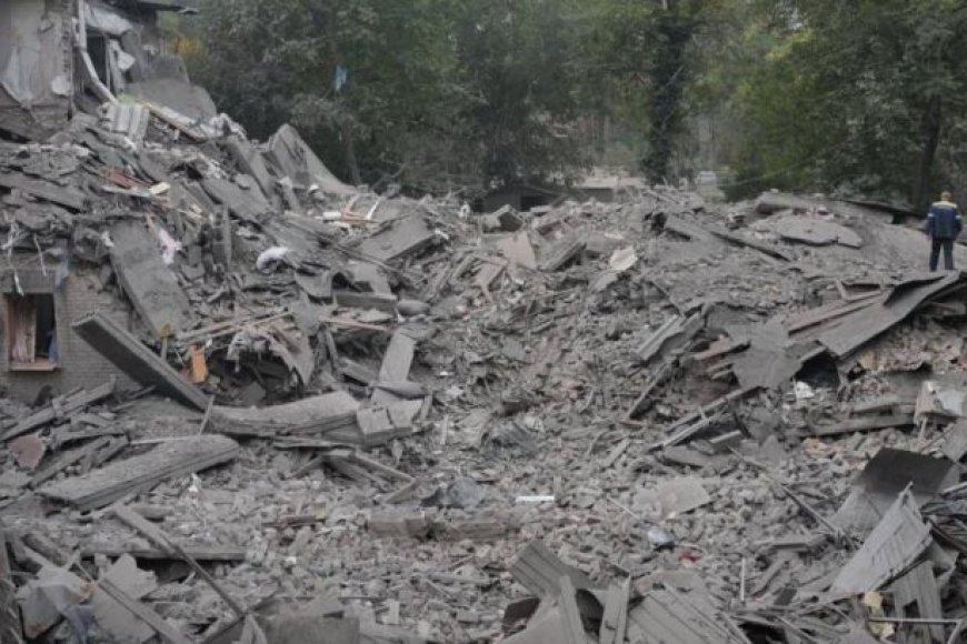 Кількість загиблих внаслідок російського удару по п'ятиповерхівці в Запоріжжі зростає, доля 12 людей досі невідома