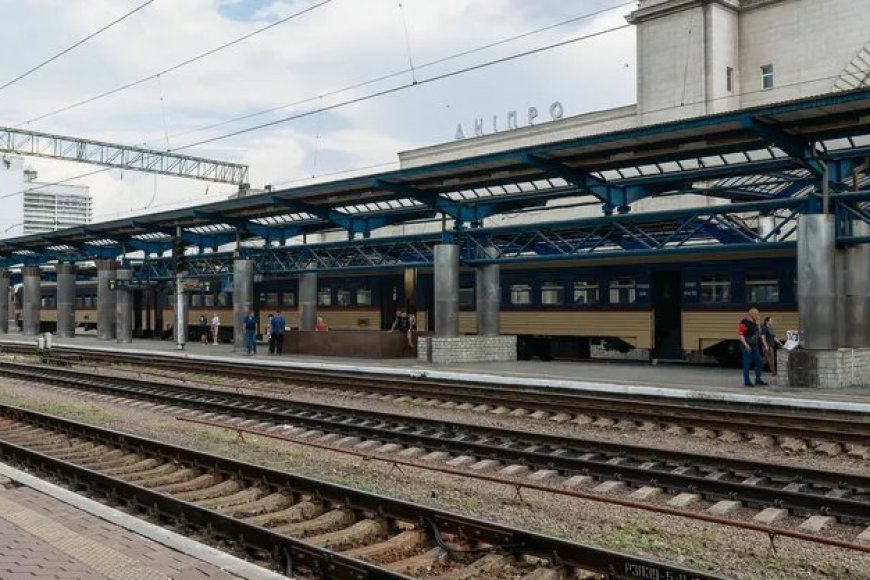 У Дніпрі внаслідок удару російських окупантів по пасажирському потягу загинули 13 людей